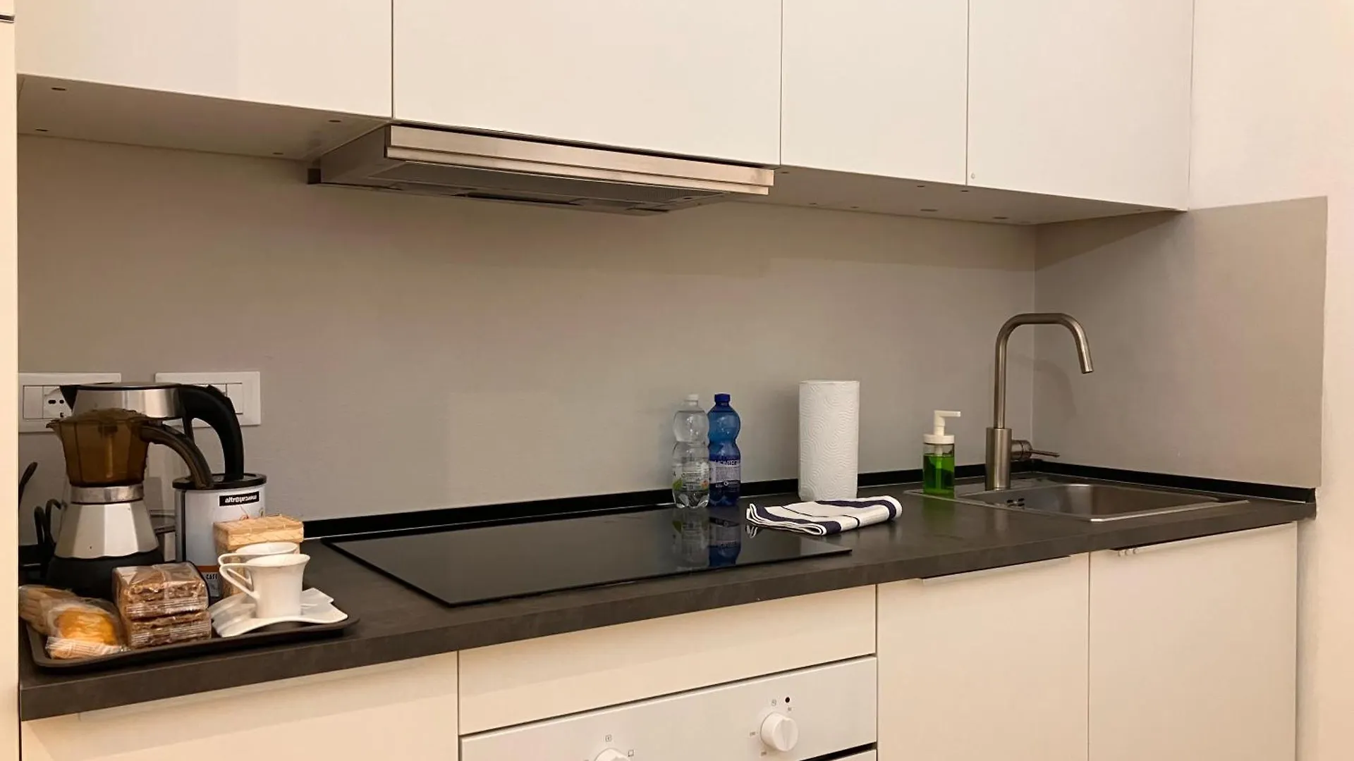 Rossena Home Tranquillo Appartamento, Con Giardino, Vicino Al Centro Ed All'Ospedale Santa Maria Nuova Smn ريجّو إيميليا 0*,  إيطاليا